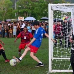 Bupati Kudus Nyore di Lapangan Pasuruhan Lor, Main Bola Bareng Warga