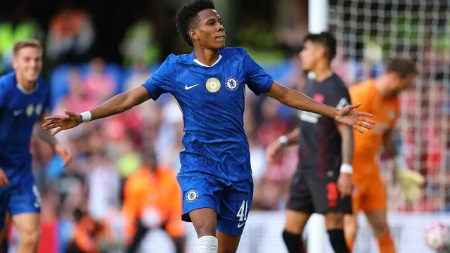 Estevao Willian Terisak di Lapangan: Cedera Hamstring Mengancam Penampilan Chelsea