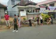 Gotong Royong Perbaiki Jalan di Belakang Kantor Bupati OKU: Warga, Lurah, dan Aparat Bersatu