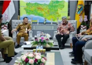 Gubernur Ahmad Luthfi Raih Penghargaan Program Pengelolaan Sampah dari Kemendes PDT