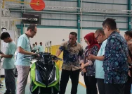 Industri Jas Hujan Kebumen Melesat: Enstein Group Apresiasi Pelanggan dengan Sepeda Motor