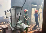 Kebakaran Sekarjaya Teratasi Cepat: Polsek Baturaja Timur Gagalkan Api Hebat di RT 19