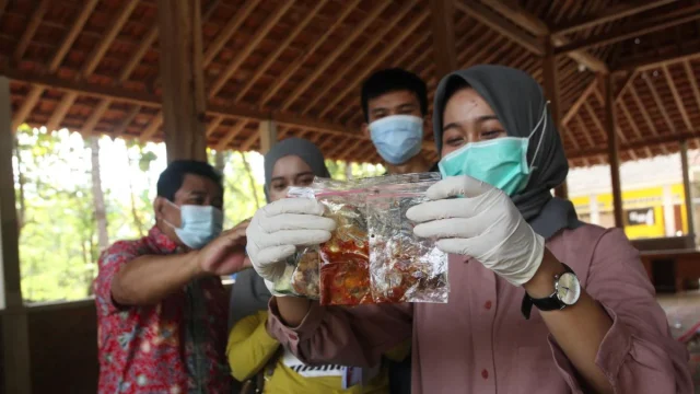 Keracunan Nasi Goreng di Demak, Ratusan Santri dan Warga Dirawat Massa