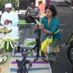Makna Spiritual Tumpek Landep: Penajaman Pikiran di Balik Tradisi Perawatan Kendaraan