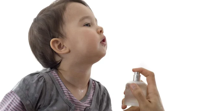 Parfum Anak: Bahaya Penggunaan Parfum Dewasa pada Si Kecil dan Tips Aman untuk Orang Tua