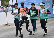 Robot Humanoid Lightning Pecahkan Rekor Half‑Marathon di Beijing, Waktu 50 Menit 26 Detik