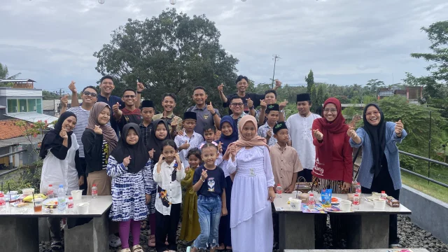 Agustina Tanamkan Semangat Meraih Cita-Cita pada Anak Yatim Melalui Nobar Film Inspiratif
