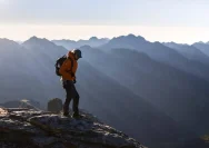 Bahaya Solo Hiking yang Sering Diabaikan: Risiko Tersesat dan Cedera