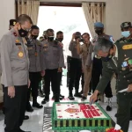 Bidpropam Polda Banten Berikan Ucapan dan Kue Ulang Tahun POM TNI
