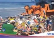 Bupati Badung Tegaskan Pentingnya Penanganan Sampah di Kawasan Pantai Legian