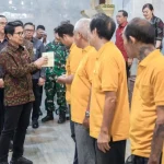 Bupati dan Wabup Badung Salurkan Bansos Waisak untuk Umat Buddha
