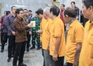 Bupati dan Wabup Badung Salurkan Bansos Waisak untuk Umat Buddha