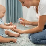 Cara Membantu Bayi Belajar Berkomunikasi dengan Optimal