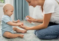 Cara Membantu Bayi Belajar Berkomunikasi dengan Optimal
