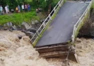 Debit Sungai Meluap, Jembatan Penghubung Unit 6 dan Unit 7 Rimbo Bujang Terancam Putus