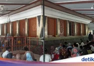 Dedi Irwansah Fasilitasi Ziarah Warga Sidoarjo ke Makam Wali
