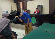 Demonstran Desak Hakim PN Sampang Beri Hukuman Maksimal dalam Kasus Penganiayaan Guru Ponpes