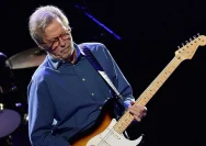 Eric Clapton Berhenti Konser Tiba-tiba Setelah Terkena Objek