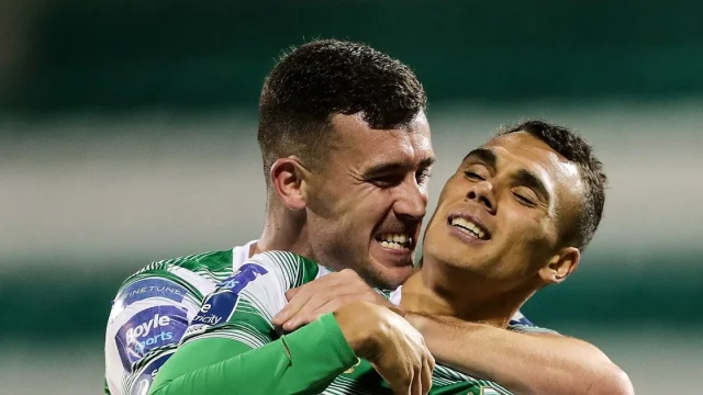 Graham Burke Bawa Shamrock Rovers Kembali ke Puncak setelah Drama Menegangkan melawan Waterford