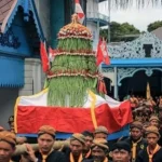 Grebeg Besar Karaton Surakarta: Warga Ngalap Berkah dengan Rebutan Gunungan Estri dan Jaler