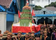 Grebeg Besar Karaton Surakarta: Warga Ngalap Berkah dengan Rebutan Gunungan Estri dan Jaler