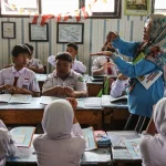 Guru Non-ASN Masih Bisa Mengajar di Sekolah Negeri