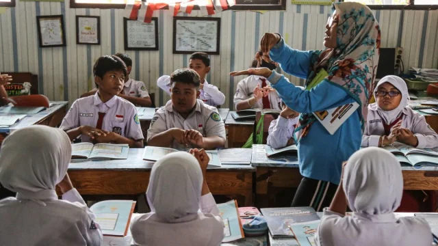 Guru Non-ASN Masih Bisa Mengajar di Sekolah Negeri