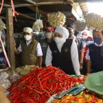 Harga Cabai Melambung, Khofifah Minta Penyelesaian Darurat untuk Pasokan Beras dan Minyak