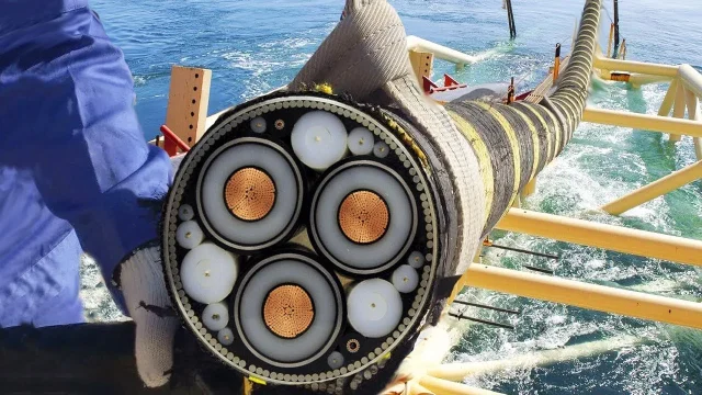 Iran Tuntut Biaya dari Perusahaan Teknologi AS untuk Kabel Internet Bawah Laut