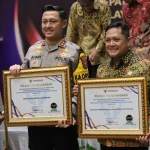 Kapolres Lamongan Anugerahkan Penghargaan, Tegaskan Kerja Bukan untuk Cari Pujian