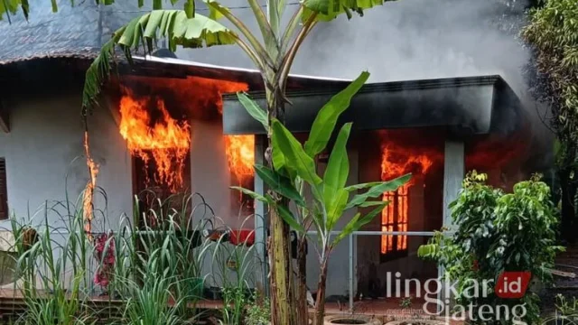 Kebakaran Massal di Binong Permai: Api Membakar Rumah dan Mengancam Nyawa