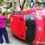 Kecelakaan Mobil Honda Brio di Kompleks Pemda KBB, Satu Penumpang Luka Ringan