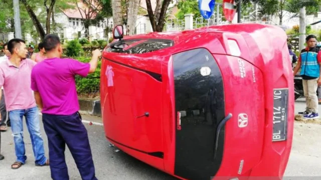 Kecelakaan Mobil Honda Brio di Kompleks Pemda KBB, Satu Penumpang Luka Ringan