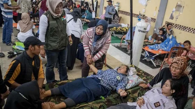Keracunan Massal di Surabaya: 200 Siswa dan Guru Terjangkit MBG