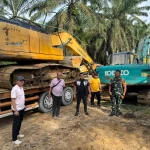 Kesepakatan Rahasia: Alat Berat Diamankan, Lalu Dilepas di Tasik Serai Barat