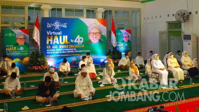 Khofifah Ikuti Gibran dalam Haul Mbah Wahab di Jombang, Pesan Kebangsaan Menggema di Tengah Ribuan Santri