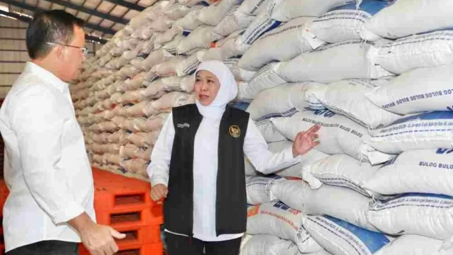 Khofifah Tuntut Distribusi Beras dan Minyakita di Jatim Lebih Cepat