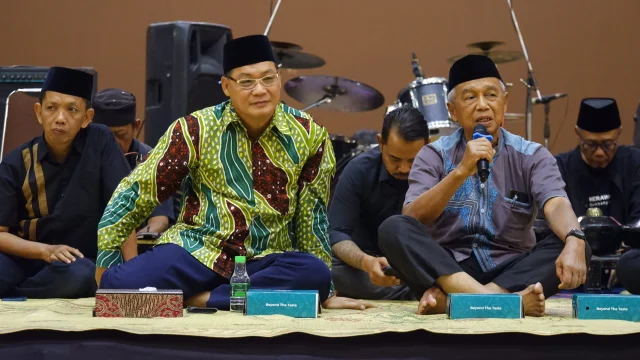 Kisah Perjalanan Panjang Bersama Kiai Kanjeng: Mengenal Lebih Dekat Sinau Bareng