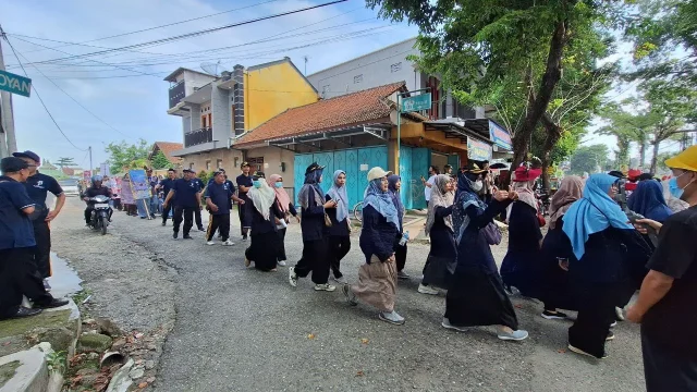 MAN 2 Kebumen Menggelar Jalan Sehat untuk Hari Lahirnya yang 36
