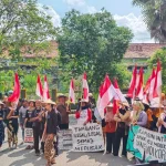 Masyarakat Pati Tolak Tambang: Pembakaran Spanduk Bergambar Kapolresta Pati
