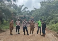 Masyarakat Tabir Ulu Jambi Perbaiki Jalan dengan Gigih