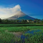 Mayon Volcano Mengamuk: Abu Tebal Menutupi 87 Desa, Lebih 300 Keluarga Dievakuasi