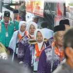 Momen Haru Perpisahan Jemaah Haji di Asrama Surabaya, Simbol Kebersamaan dan Layanan Khusus di Tanah Suci