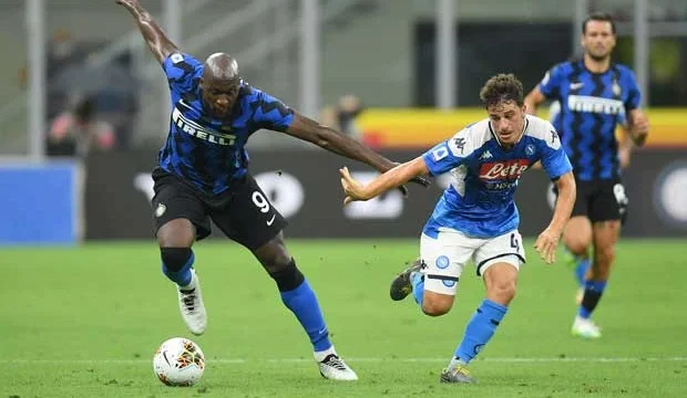 Napoli Siap Hadapi Bologna di Serie A: Pertarungan Sengit untuk Posisi Runner-Up