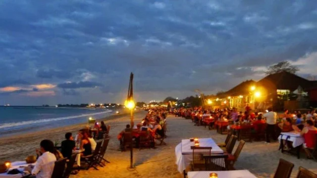 Pantai Jimbaran: 5 Destinasi Wisata yang Wajib Dikunjungi