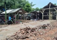Pedagang Telur Menderita di Tikungan Kerinci, Dagangan Hancur dan Korban Dilarikan ke Rumah Sakit