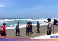 Pelajar di Pantai Desa Entak, Kebumen Hilang Terseret Ombak
