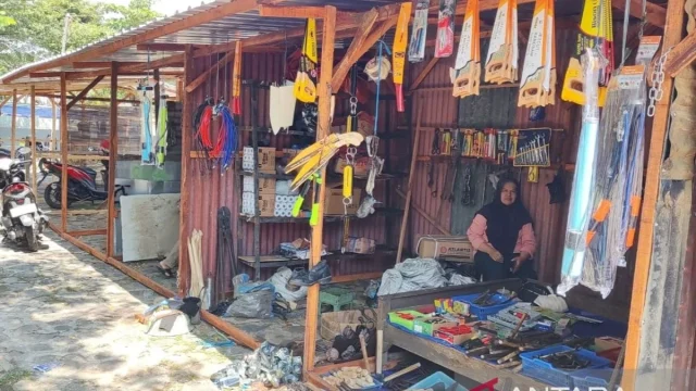 Pembuatan Sekat Pasar Barang Bekas di Kudus Tidak Berjalan Lancar