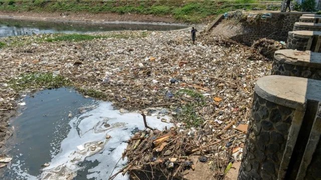 Pencemaran Sungai Mbango: Upaya Pemerintah yang Kurang Bertanggung Jawab
