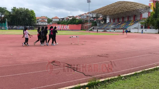 Perbaikan Lintasan Atletik GOR Tri Lomba Juang Semarang Dilakukan Bertahap